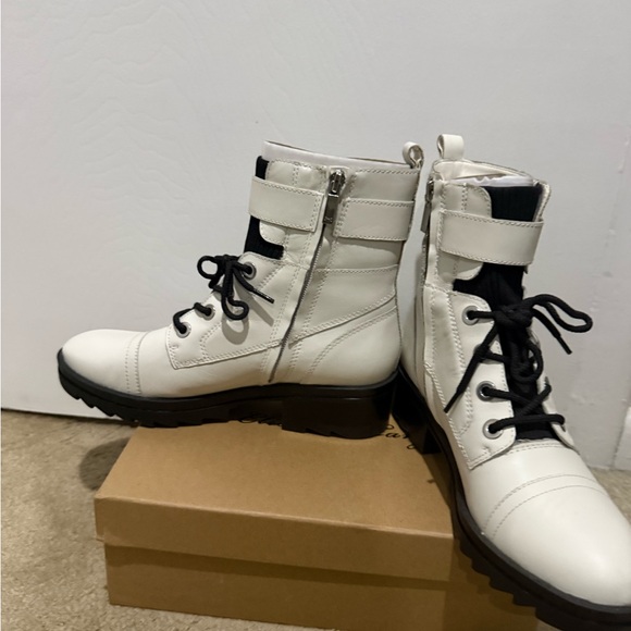 Marc Fisher White Leather Winter Zip-up Ankle Boot - Picture 12 of 13